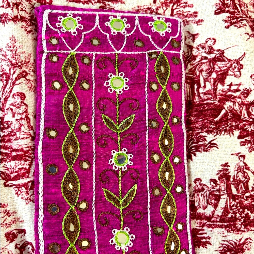 Silk Glasses case with little mirrors!!